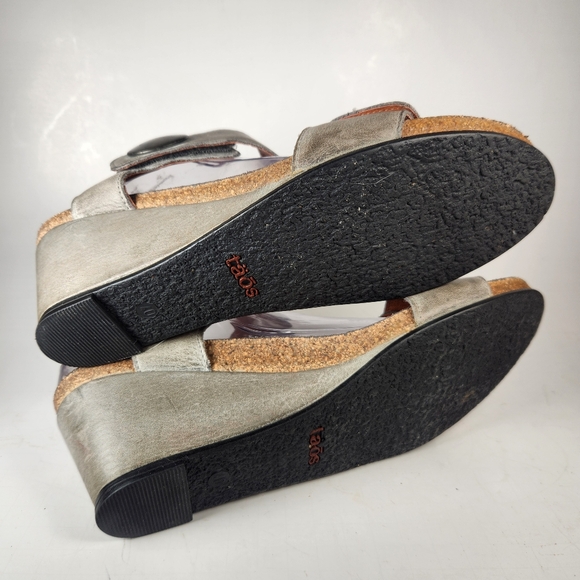 TAOS Women's Carousel Sandal Size 40 / 9 Gray Distressed Leather Wedge Shoe - Picture 10 of 10